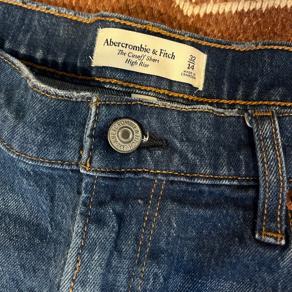 Abercrombie & Fitch high rise cutoff short - Picture 1 of 3